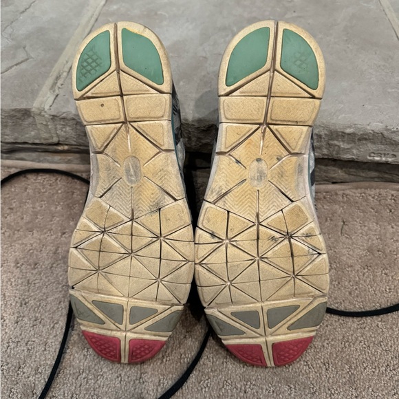 Nike tennis shoes - Picture 3 of 3